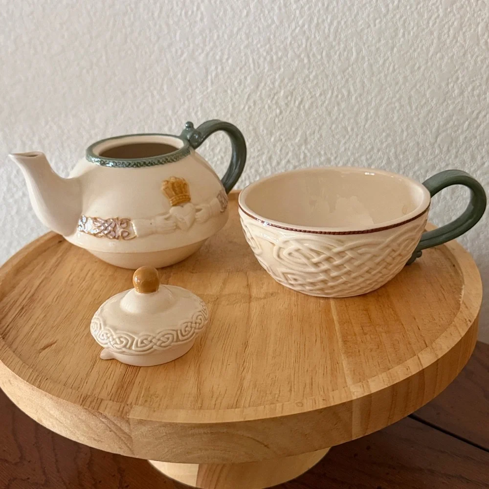 Charming Cream Teapot with Green Accents - Picture 3 of 3